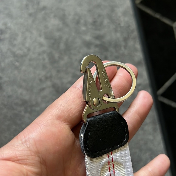 Off White Key Chain Tag
